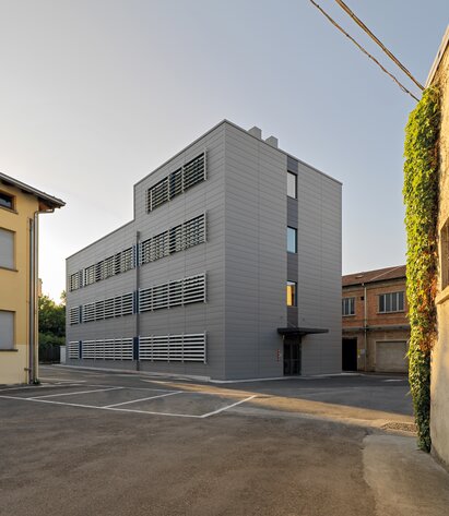Four-storey office building made of wood | © Matteo Piazza Four-storey office building made of wood | © Matteo Piazza