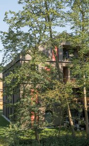 Four wooden multy-family-homes at Munich | © Carolin Hirschfeld