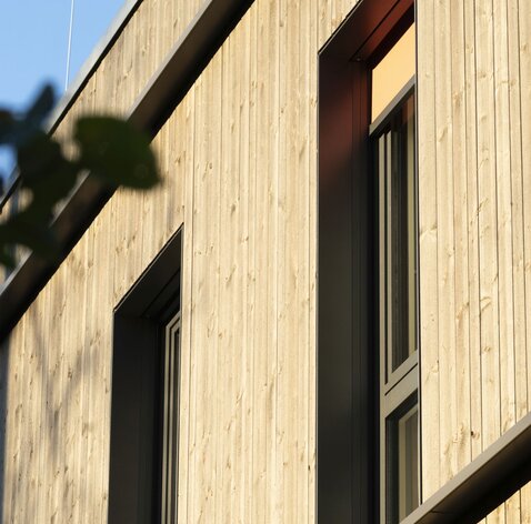 Four wooden multy-family-homes at Munich | © Carolin Hirschfeld