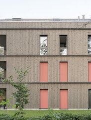 Four wooden multy-family-homes at Munich | © Carolin Hirschfeld