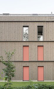 Four wooden multy-family-homes at Munich | © Carolin Hirschfeld