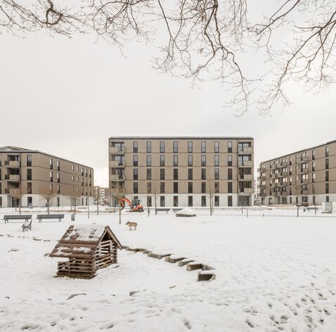 Holz-Hybrid-Wohngebäude in München | © Florian Holzherr