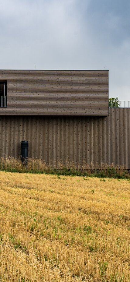 Supermarkt und Mietwohnungen in Holzbauweise | © Roland Wehinger