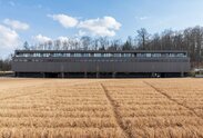 Supermercato e appartamenti in affitto in legno | © Roland Wehinger