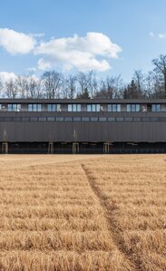 Supermarket and rental flats in timber construction | © Roland Wehinger