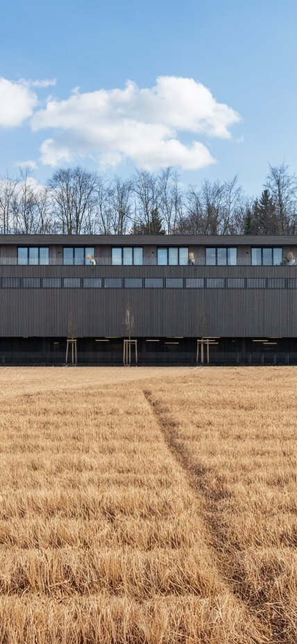 Supermercato e appartamenti in affitto in legno | © Roland Wehinger