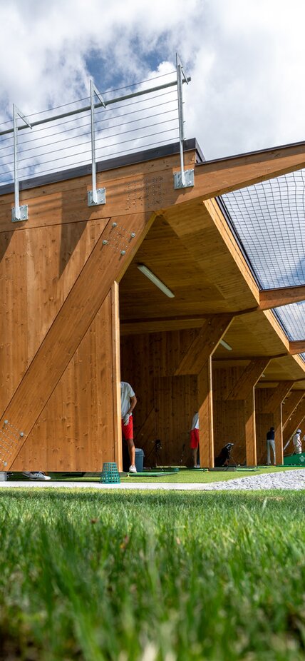 Campo pratica golf in legno a Bergamo | © Indie Studio