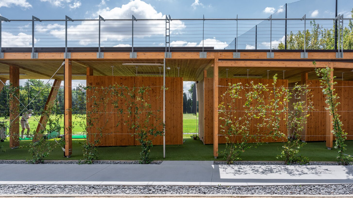 Wooden driving range in Bergamo | © Indie Studio